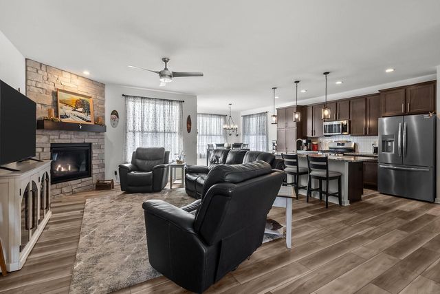 2689 Mapleton AVENUE, East Troy, WI 53120