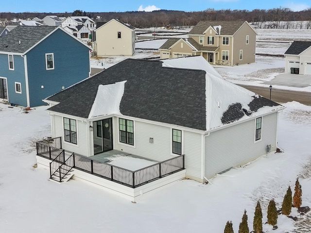 2689 Mapleton AVENUE, East Troy, WI 53120