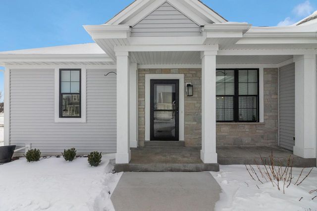 2689 Mapleton AVENUE, East Troy, WI 53120