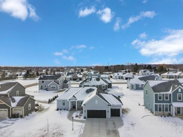 2689 Mapleton AVENUE, East Troy, WI 53120