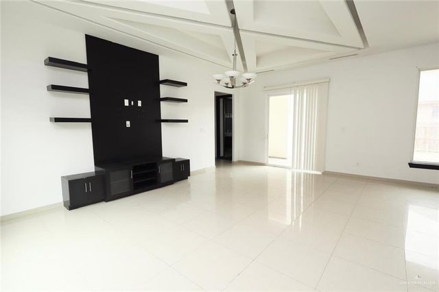 2435 E 7th Avenue, Mission, TX 78572