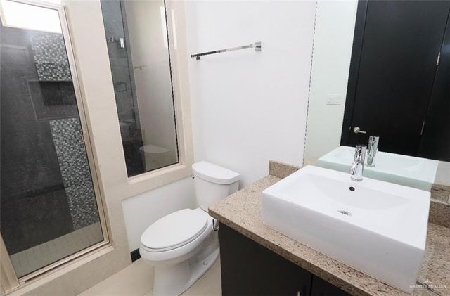 2435 E 7th Avenue, Mission, TX 78572