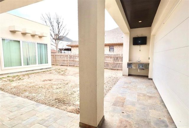 2435 E 7th Avenue, Mission, TX 78572