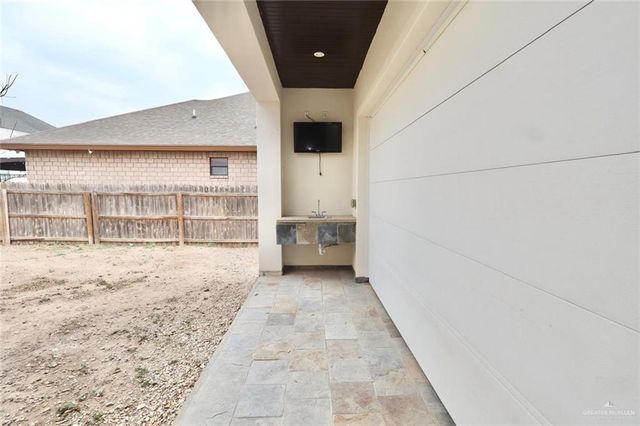 2435 E 7th Avenue, Mission, TX 78572