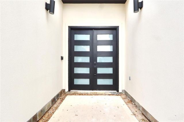 2435 E 7th Avenue, Mission, TX 78572