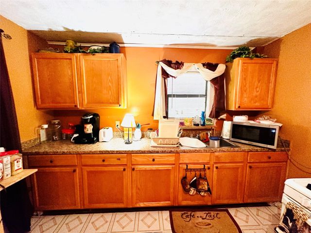 1217 4th Avenue S, Texas City, TX 77590