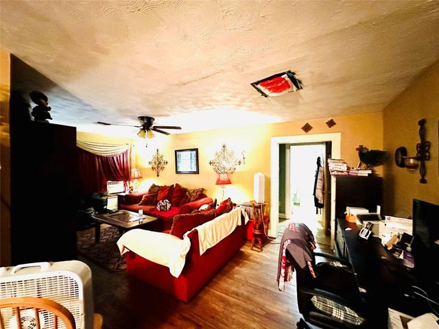 1217 4th Avenue S, Texas City, TX 77590