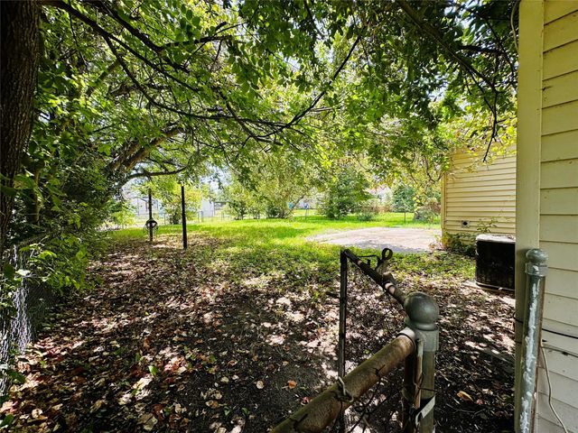 1217 4th Avenue S, Texas City, TX 77590