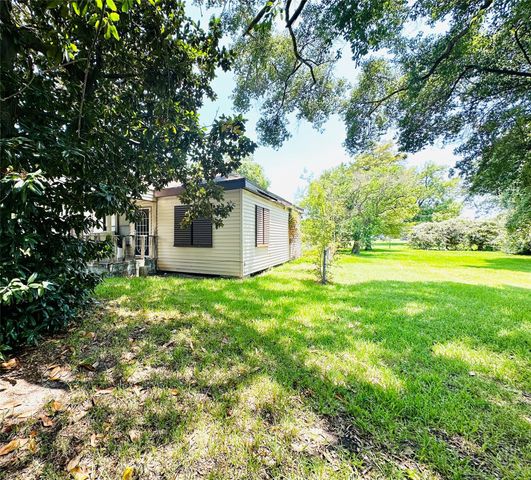 1217 4th Avenue S, Texas City, TX 77590