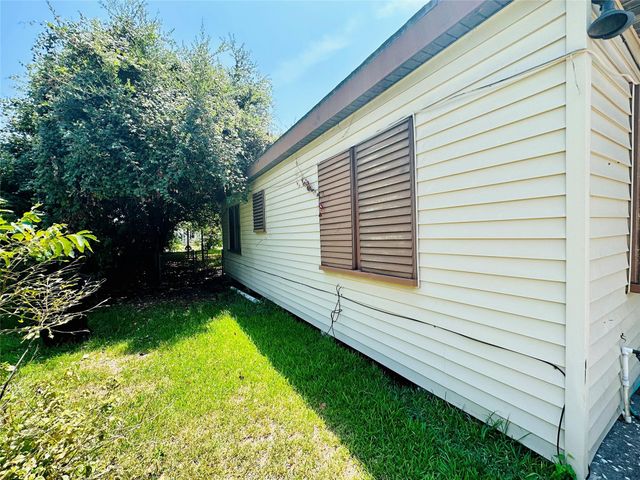 1217 4th Avenue S, Texas City, TX 77590