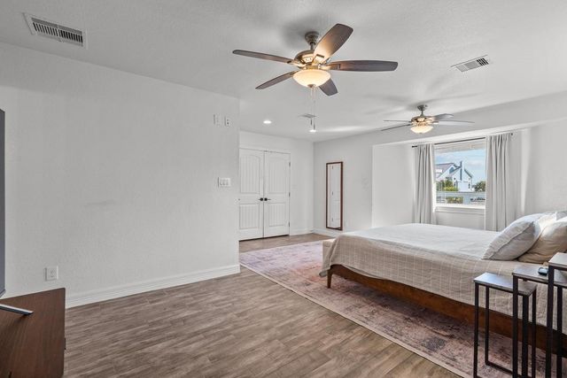 214 Sampan Drive, Tiki Island, TX 77554