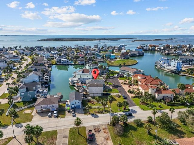 214 Sampan Drive, Tiki Island, TX 77554
