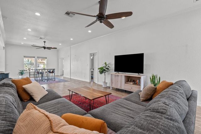 214 Sampan Drive, Tiki Island, TX 77554