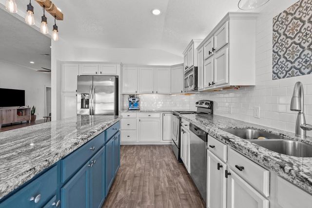 214 Sampan Drive, Tiki Island, TX 77554