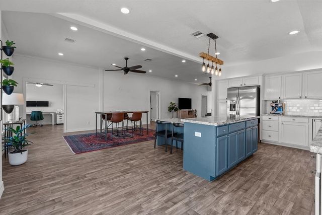 214 Sampan Drive, Tiki Island, TX 77554