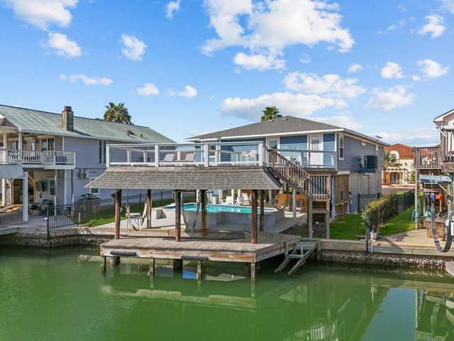 214 Sampan Drive, Tiki Island, TX 77554