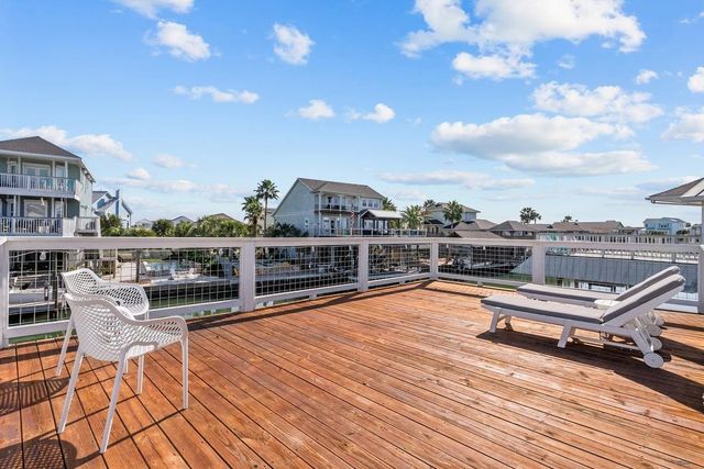 214 Sampan Drive, Tiki Island, TX 77554