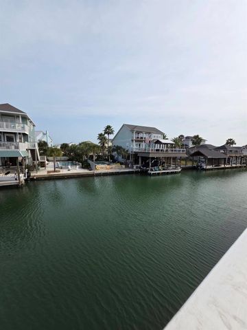214 Sampan Drive, Tiki Island, TX 77554