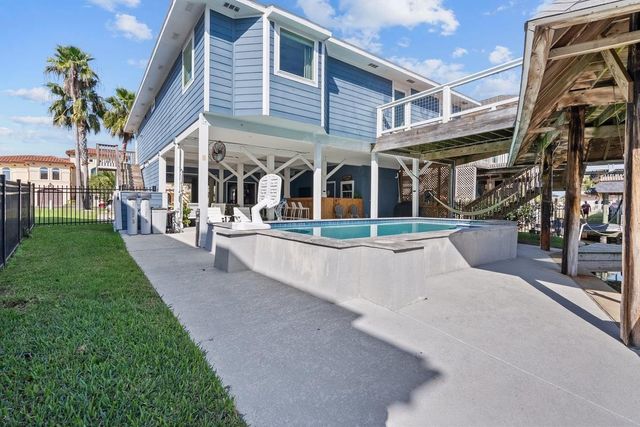 214 Sampan Drive, Tiki Island, TX 77554