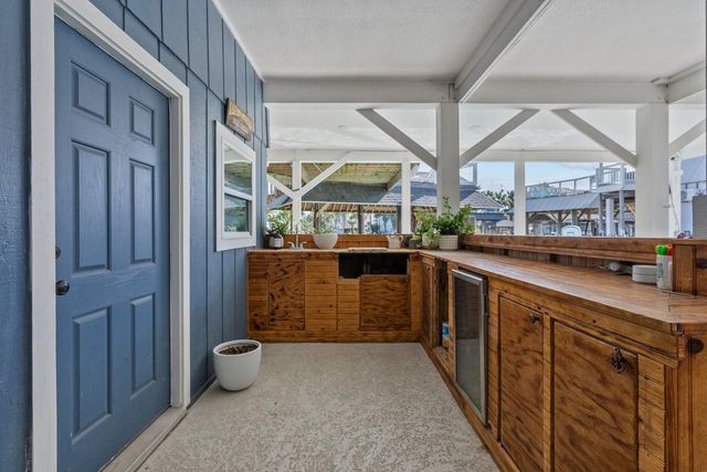 214 Sampan Drive, Tiki Island, TX 77554