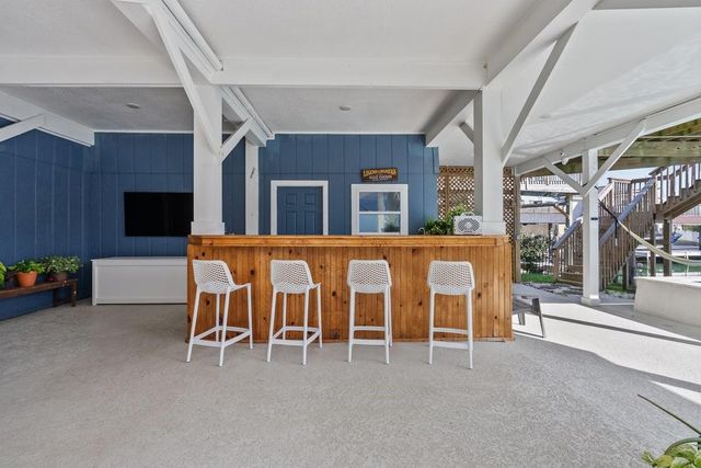 214 Sampan Drive, Tiki Island, TX 77554