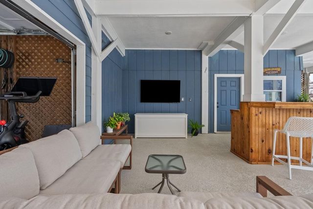 214 Sampan Drive, Tiki Island, TX 77554