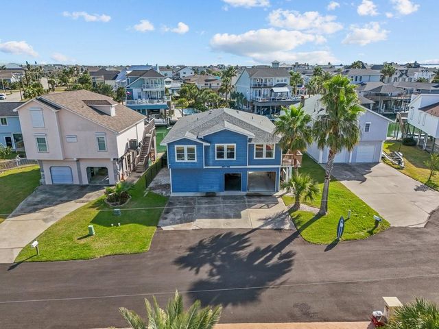 214 Sampan Drive, Tiki Island, TX 77554