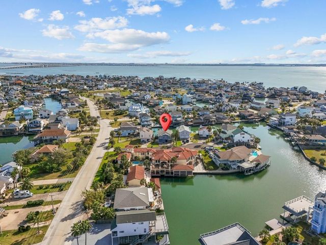 214 Sampan Drive, Tiki Island, TX 77554