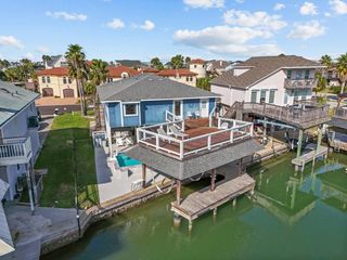 214 Sampan Drive, Tiki Island, TX 77554