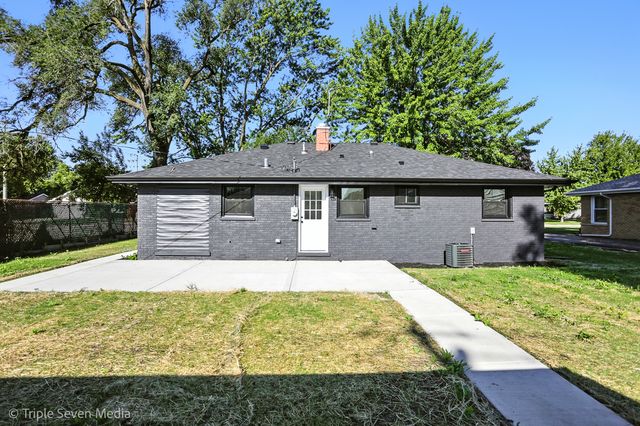 8053 Newland Avenue, Burbank, IL 60459