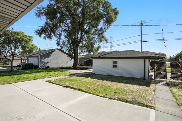 8053 Newland Avenue, Burbank, IL 60459