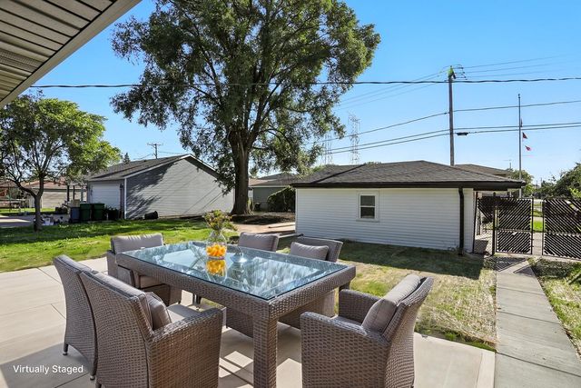 8053 Newland Avenue, Burbank, IL 60459