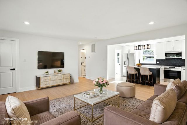 8053 Newland Avenue, Burbank, IL 60459