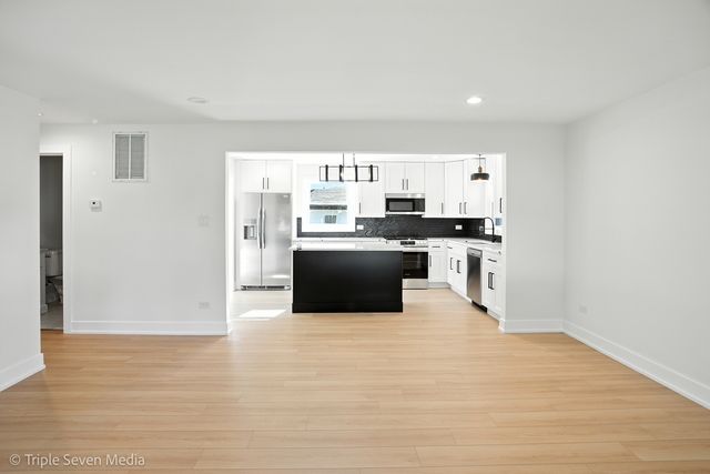 8053 Newland Avenue, Burbank, IL 60459