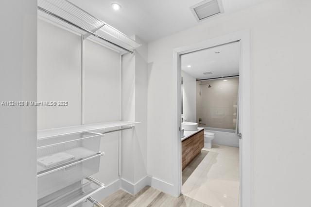 121 NE 34th St L303, Miami, FL 33137