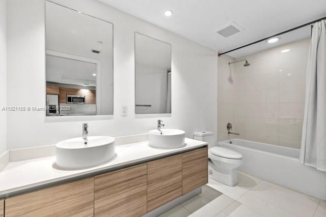 121 NE 34th St L303, Miami, FL 33137