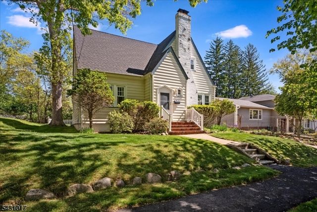 28 Berkeley Pl, Livingston Twp., NJ 07039
