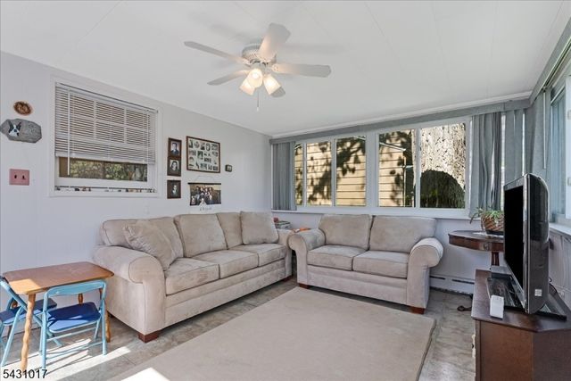 28 Berkeley Pl, Livingston Twp., NJ 07039