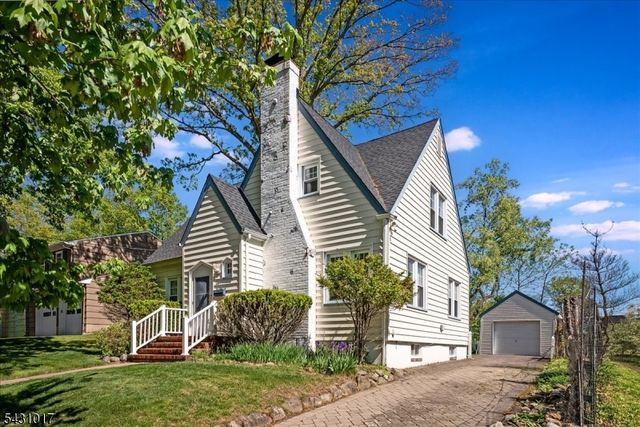 28 Berkeley Pl, Livingston Twp., NJ 07039