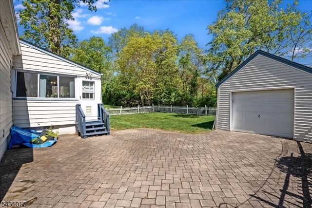 28 Berkeley Pl, Livingston Twp., NJ 07039