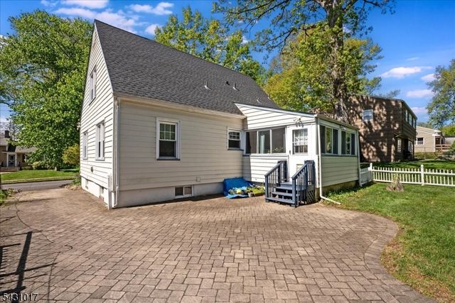 28 Berkeley Pl, Livingston Twp., NJ 07039