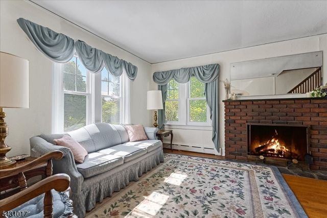 28 Berkeley Pl, Livingston Twp., NJ 07039