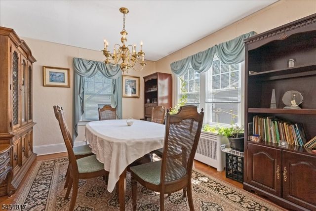 28 Berkeley Pl, Livingston Twp., NJ 07039