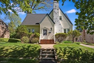 28 Berkeley Pl, Livingston Twp., NJ 07039
