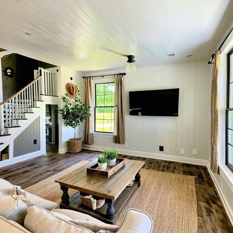 490 Shady Grove Rd, Manchester, TN 37355