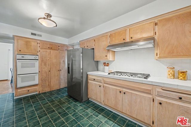 7554 Devista Drive, Los Angeles, CA 90046