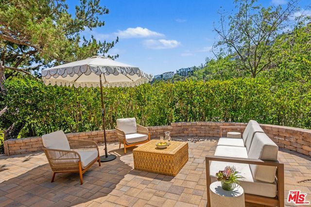 7554 Devista Drive, Los Angeles, CA 90046