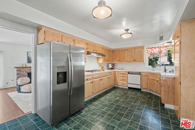 7554 Devista Drive, Los Angeles, CA 90046