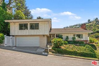 7554 Devista Drive, Los Angeles, CA 90046