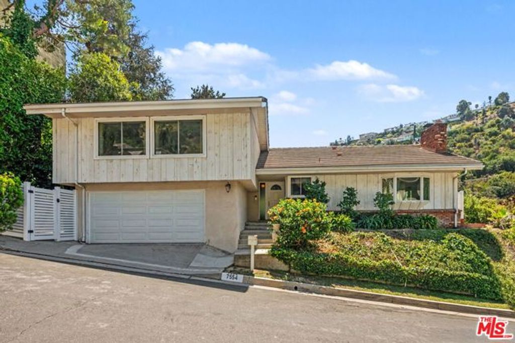 7554 Devista Drive, Los Angeles, CA 90046